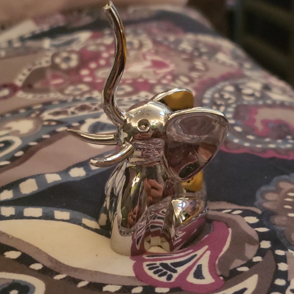 Elephant Ring Holder